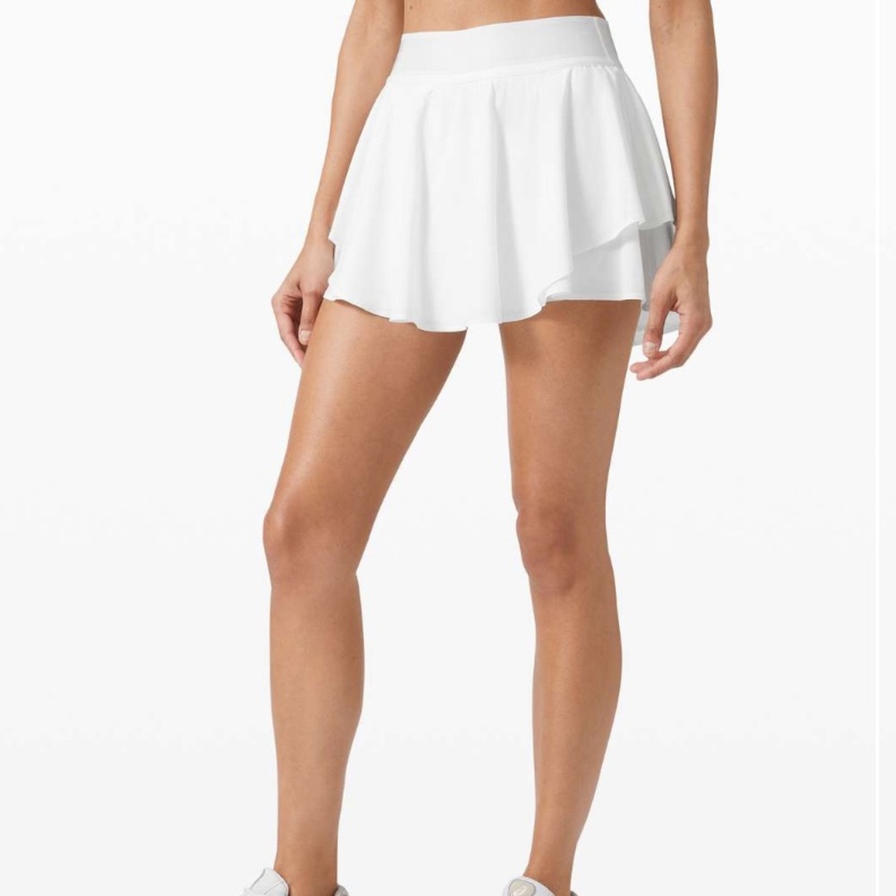 Lululemon Court Rival High Rise skort. White, size 6. Great Condition.